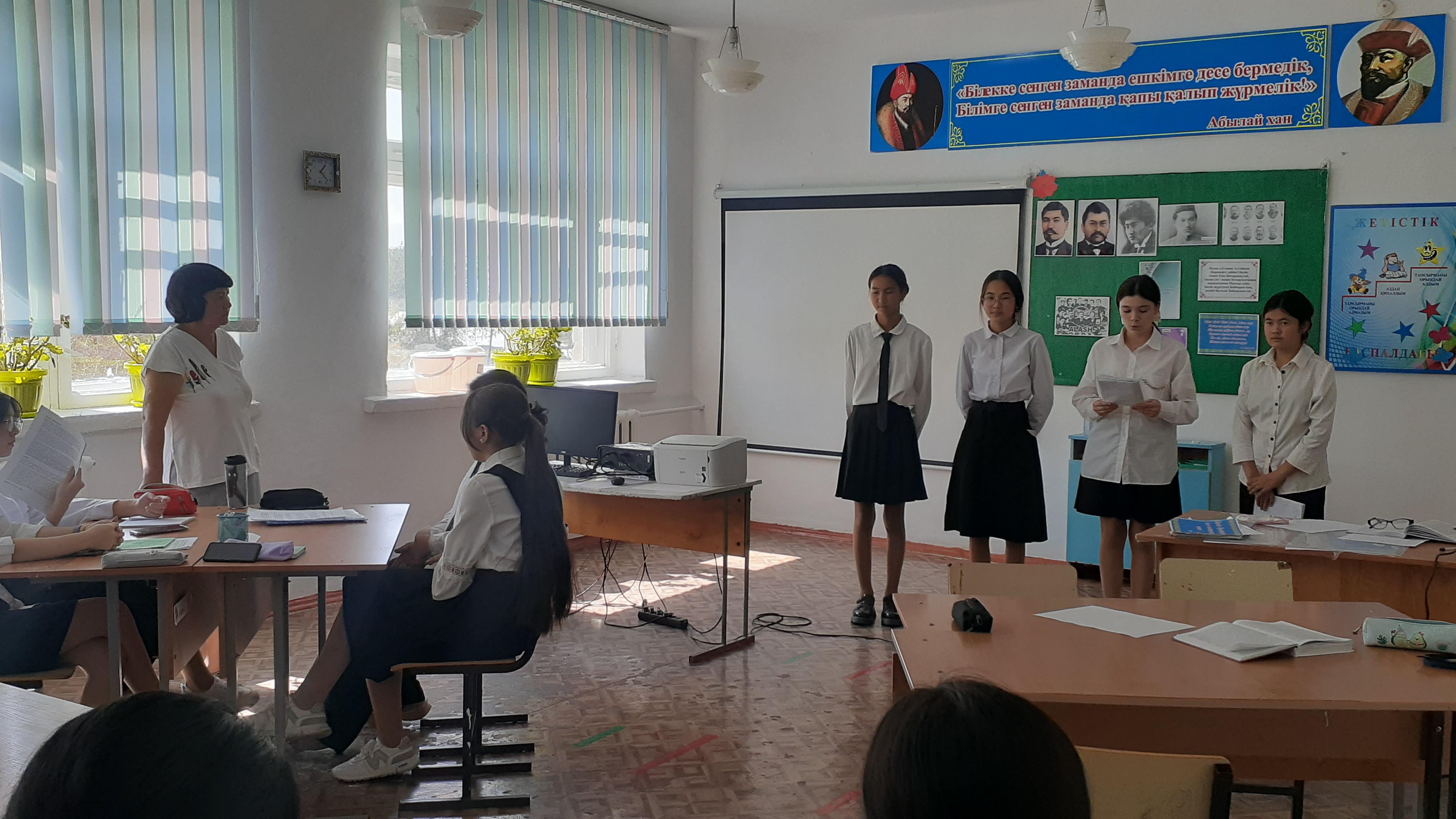 Қазақстан халқы тілдері онкүндігі аясында "Алаш зиялыларының білімге қосқан үлесі" атты конференция сабағы өтті.