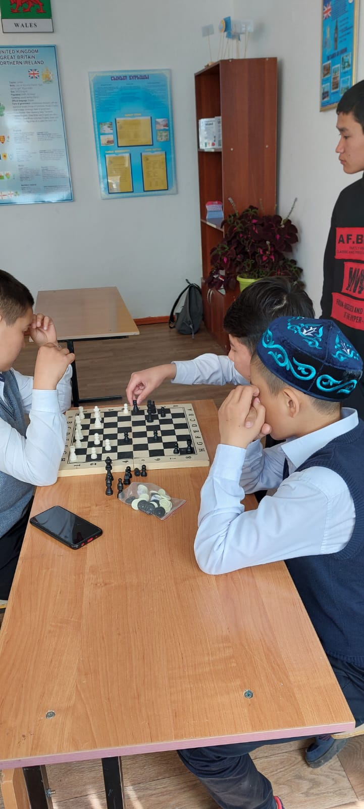 Ш.Уалиханов мектебінде  М.С. Жұмабайдың ұйымдастыруымен 8-10 сыныптар арасында Шахмат үйремесі ұйымдастырылды